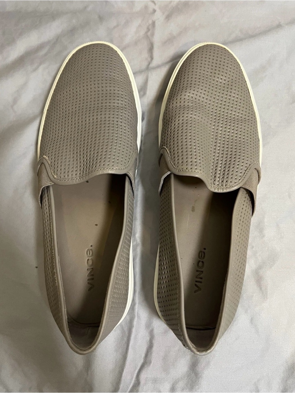 VINCE Blair Perforated Leather Women’s Size 8 Casual Slip On Shoes Taupe.
